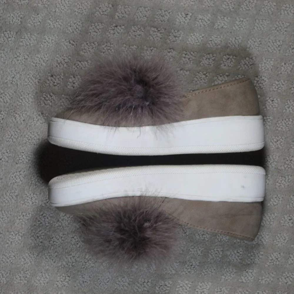 Soda Size 6 Brown Feather Pom Platform Y2K Sneakers